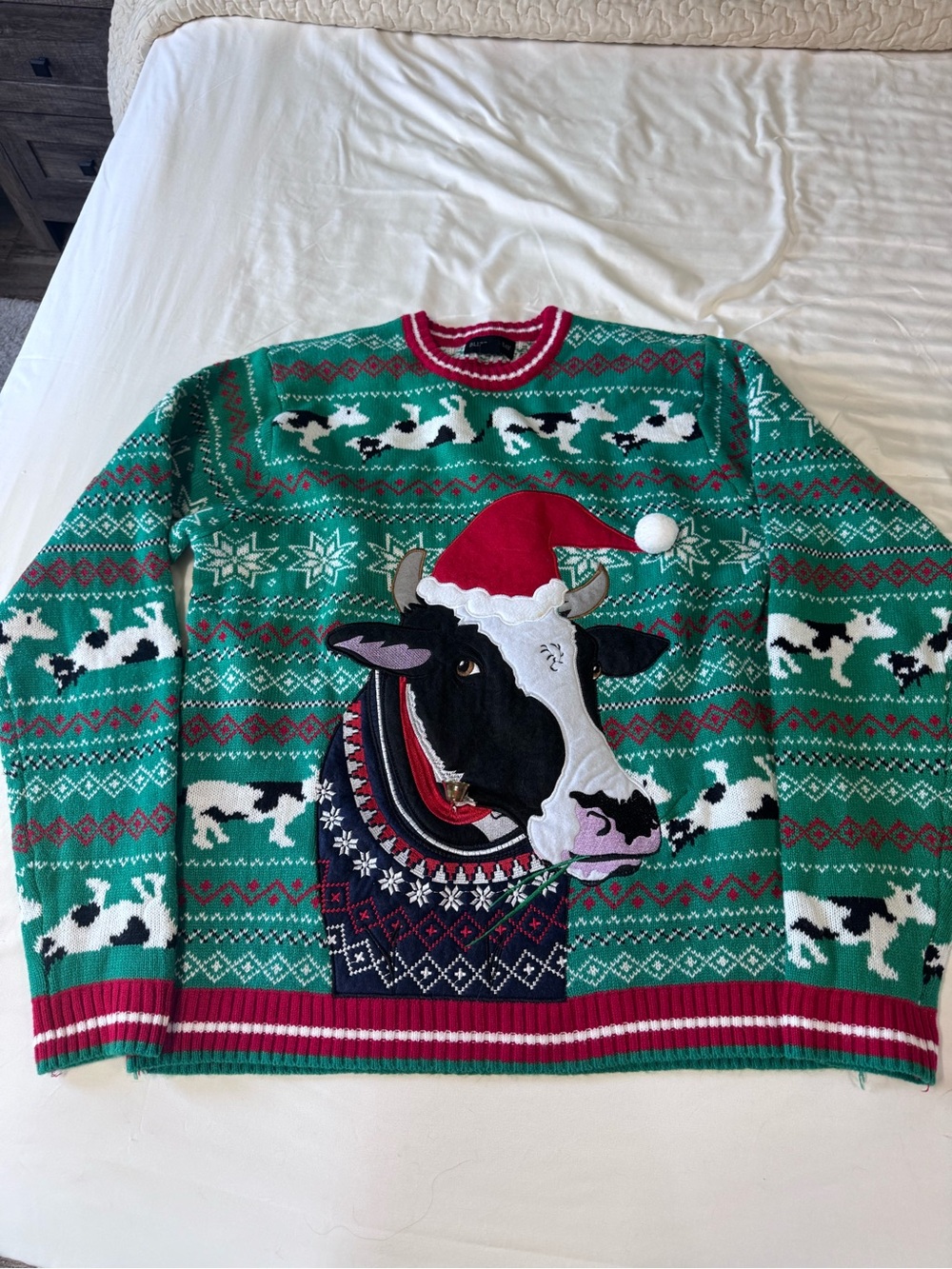 Men's Green Novelty Cow Christmas Sweater - Unbranded